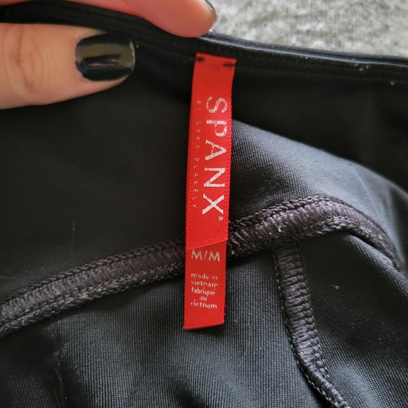 SPANX Black Shiny Leggings size M - Picture 2 of 2